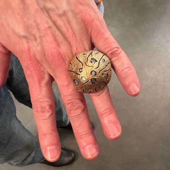 Vintage Mushroom Dome Ring Gold Tone 1960s - 70s Brutalist Era Style size 4.5-5 - Picture 8 of 9